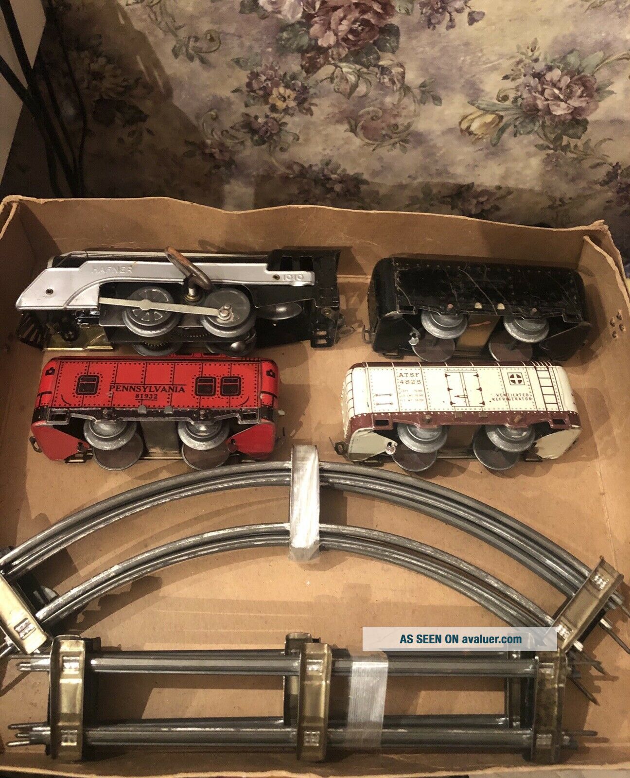 Hafner Tin Model Train Set With Tracks Wind Up. | #368345