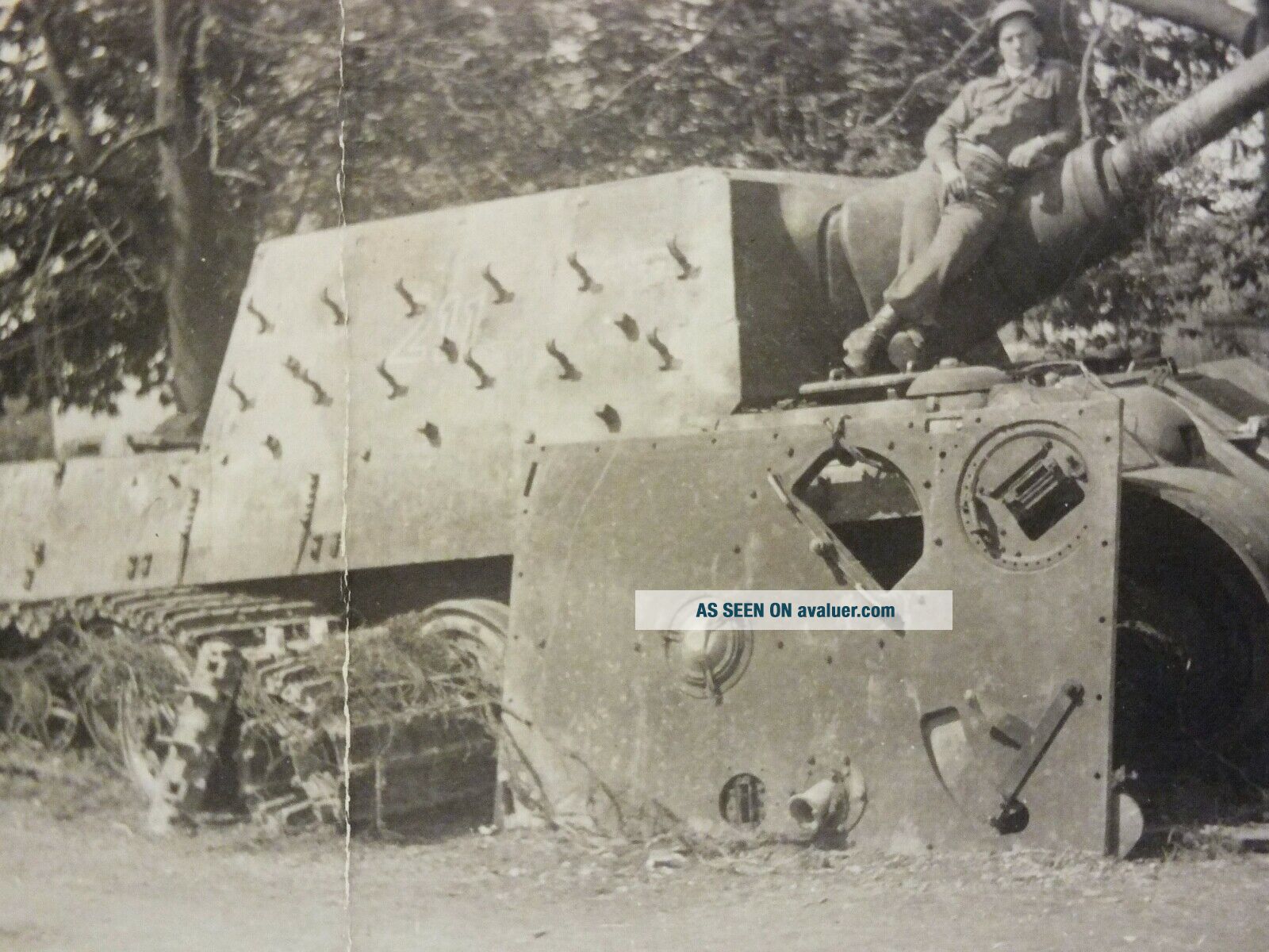 Captured German Jagdtiger photo,  ww2 photo