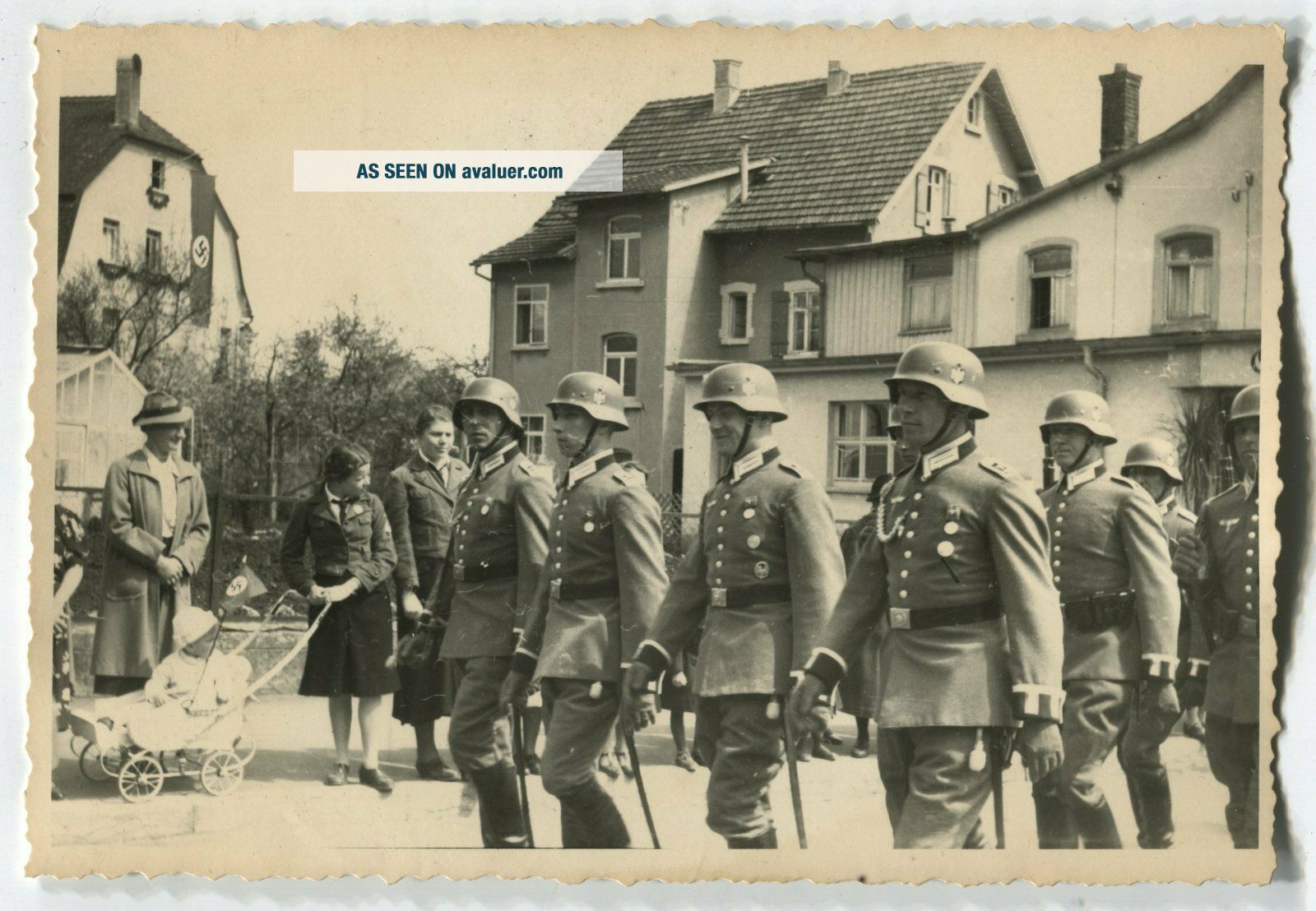 GERMAN WWII ARCHIVE PHOTO: WEHRMACHT SOLDIERS IN HELMETS MARCHING ON ...