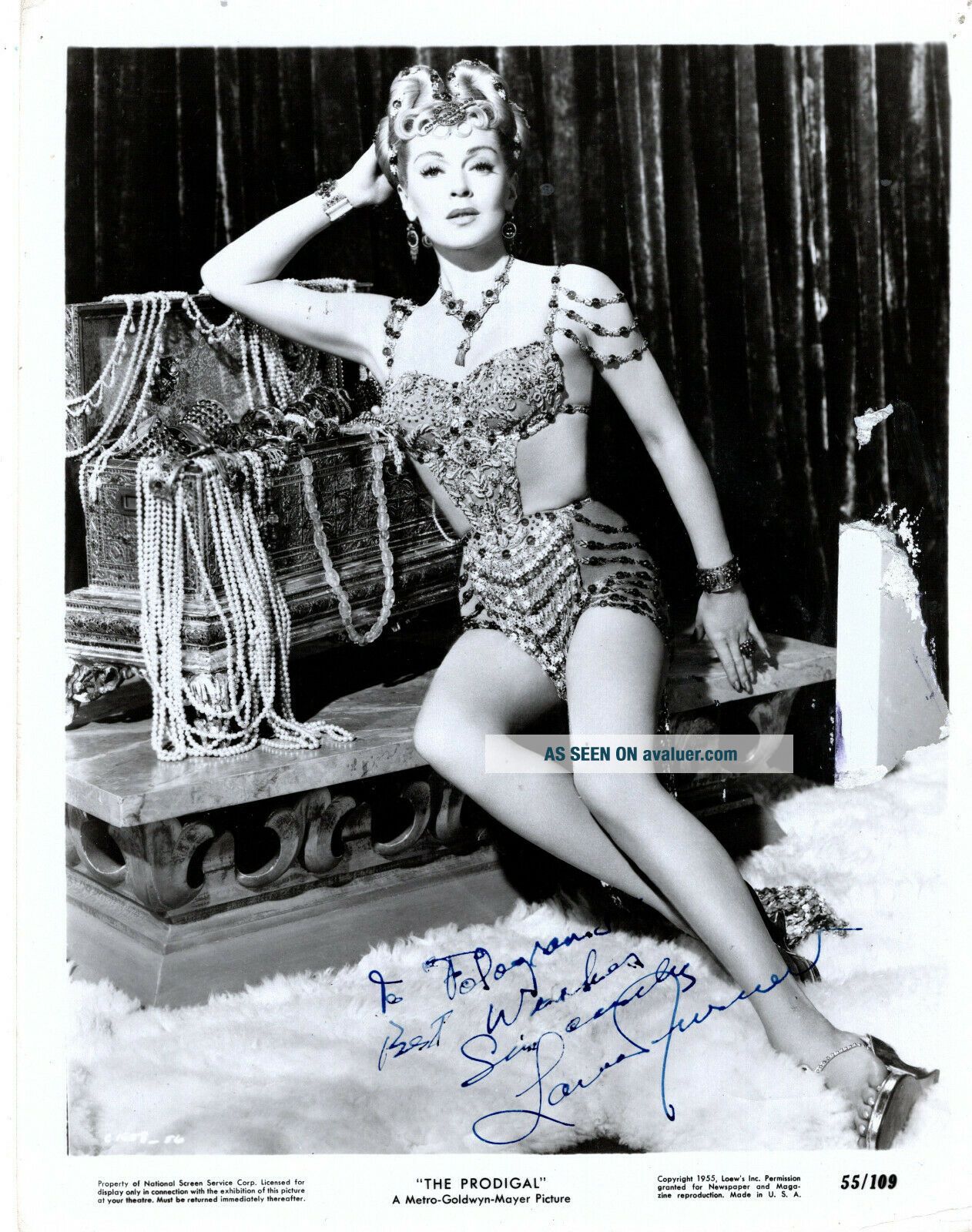 HOLLYWOOD GLAMOUR QUEEN & ACTRESS LANA TURNER,  VINTAGE SIGNED STUDIO PHOTO.